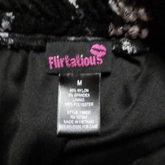 Womens skirt med,black and white. Lace on outer side. - Picture 6 of 6